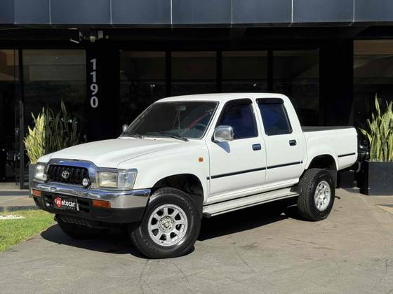 TOYOTA HILUX 3.0 SR 4X4 CD 8V DIESEL 4P MANUAL TOYOTA HILUX 3.0 SR 4X4 CD 8V DIESEL 4P MANUAL